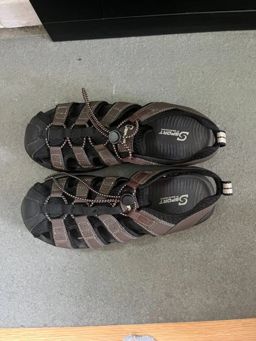 Men's Brown Sketchers Sandals, size 8